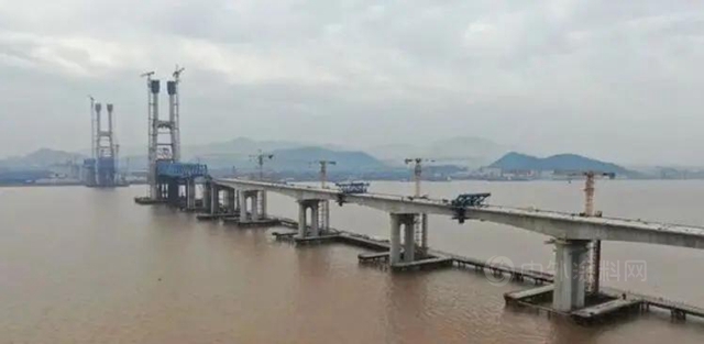 杭绍台高铁控制性工程椒江特大桥北岸主塔顺利封顶