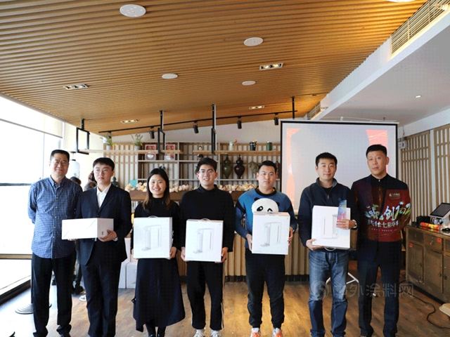 春因你而温暖 花因你而盛开——七彩建设总公司年度表彰暨“三·八”妇女节庆典侧记