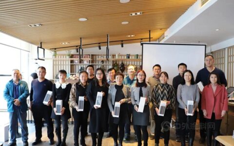 春因你而温暖 花因你而盛开——七彩建设总公司年度表彰暨“三·八”妇女节庆典侧记