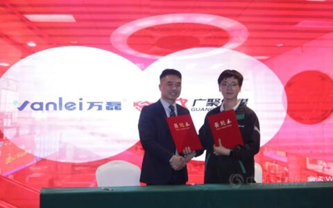 广西境内第一幅高铁广告落户贵港，万磊新农村建设合作供应商正式上画