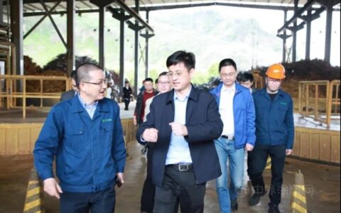 王波来华源颜料调研时强调：加大投入提升产品附加值