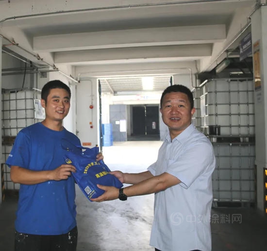 夏日送清凉，关爱甜心扉|上海展辰为员工发放高温福利