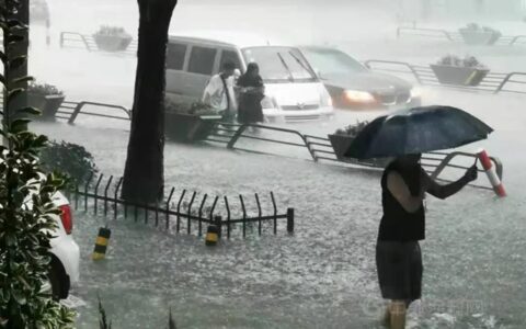 科顺：热且多雨，祈愿无灾；心有所期，秉善而行