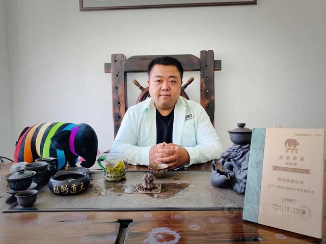 德爱威 一格装饰——历征程，自发光