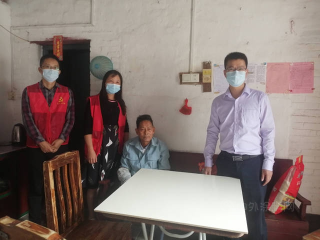 鑫辉化工丨携手献爱心，慈善送温暖