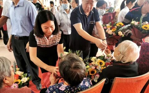 鸿昌涂料公司赞助菱溪心连心基金会慈善敬老活动