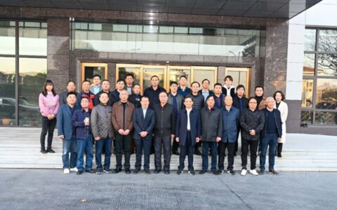常州市长三角经济发展研究会第五届会长暨新会员授牌联谊会在晨光工业园成功召开