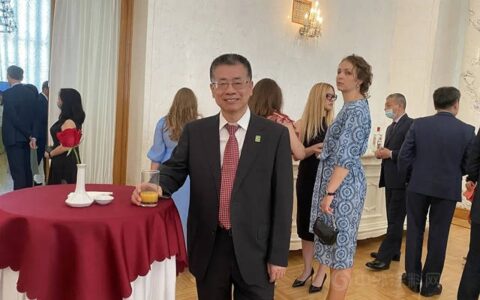 中国建筑材料流通协会会长秦占学应邀出席俄罗斯国庆招待会