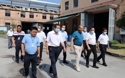 韶关市人大常委会党组副书记、副主任凌振伟调研韶关市合众化工生产经营情况