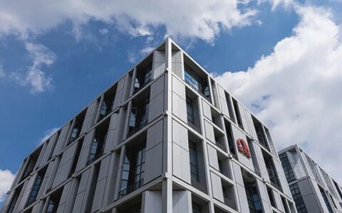 东方雨虹业绩股价“寒意” 当家人能力挽狂澜？