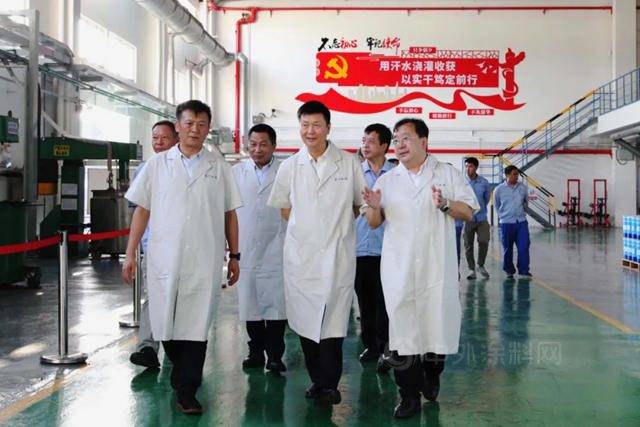 广船国际党委书记、董事长陈忠前一行到双瑞涂料产业考察交流
