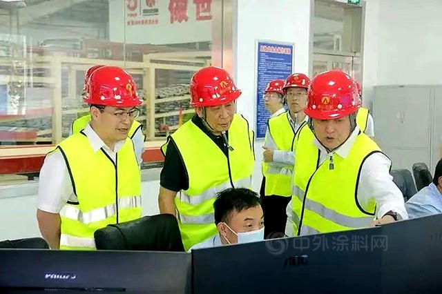 中国建材集团党委副书记、总经理李新华一行到泰山石膏调研指导工作