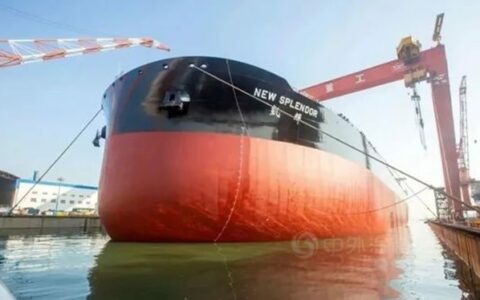 中远佐敦助力30万吨VLCC船盛装启航