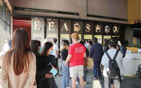 国际媒体主题采访团走进领绣墙布 为品牌规模点赞