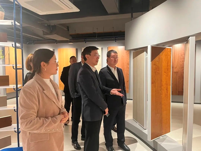 中建二局中建玖合发展集团温总一行莅临圣象集团指导工作
