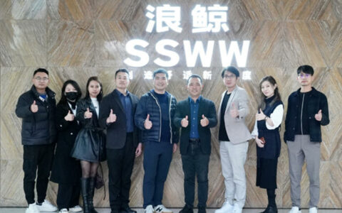 邵唯晏与中建协室内设计委一行到浪鲸卫浴参观交流