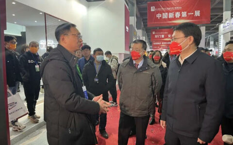 中国建筑材料流通协会会长秦占学会长应邀出席第七届江西(安义)铝型材及门窗博览会开幕式