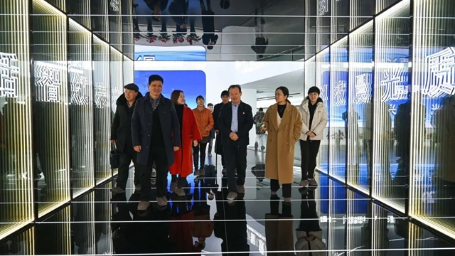 武进区统战部副部长杨美英、雪堰镇党委副书记陈世华等领导一行莅临晨光集团参观调研！