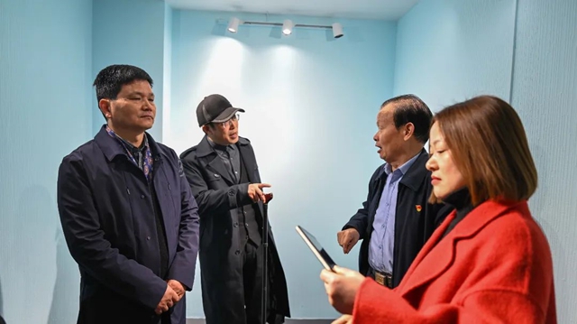 武进区统战部副部长杨美英、雪堰镇党委副书记陈世华等领导一行莅临晨光集团参观调研！