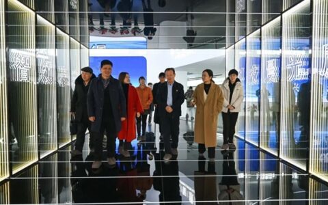 武进区统战部副部长杨美英、雪堰镇党委副书记陈世华等领导一行莅临晨光集团参观调研！