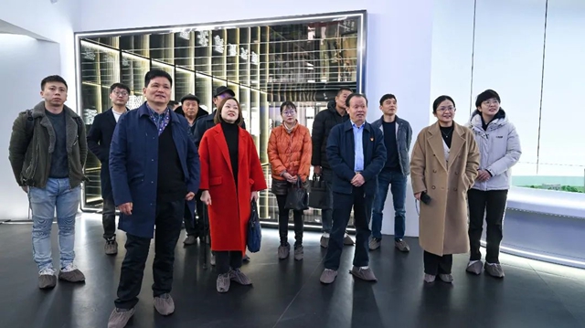 武进区统战部副部长杨美英、雪堰镇党委副书记陈世华等领导一行莅临晨光集团参观调研！