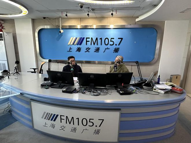 上海市室内装饰行业协会秘书长丛国梁应邀做客《郭亮直通车》