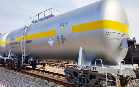 飞鹿股份助力中车长江公司圆满完成69辆GQ70轻油罐车交车任务