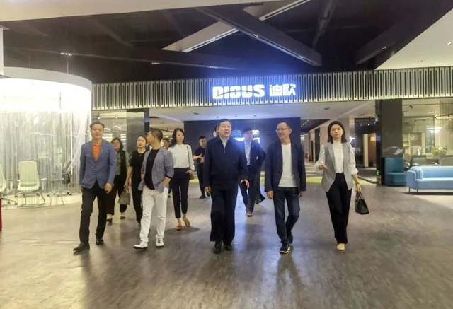 中国家具协会理事长徐祥楠一行莅临迪欧家具集团调研考察