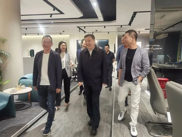 中国家具协会理事长徐祥楠一行莅临迪欧家具集团调研考察