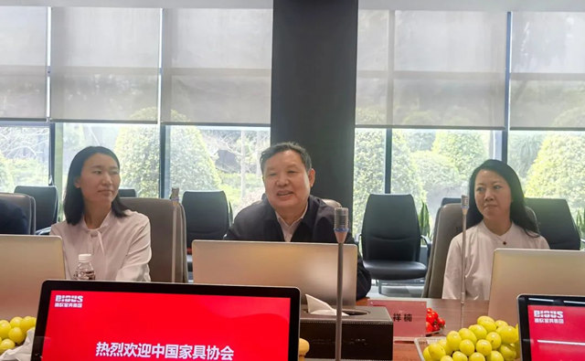 中国家具协会理事长徐祥楠一行莅临迪欧家具集团调研考察