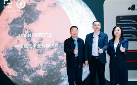 原航天员吴杰参观炬森五金展馆，感叹家居五金行业创新力