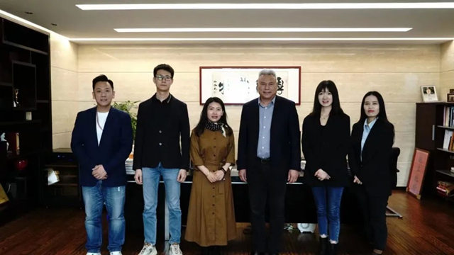 金牌厨柜与岚庭集团正式达成战略合作！