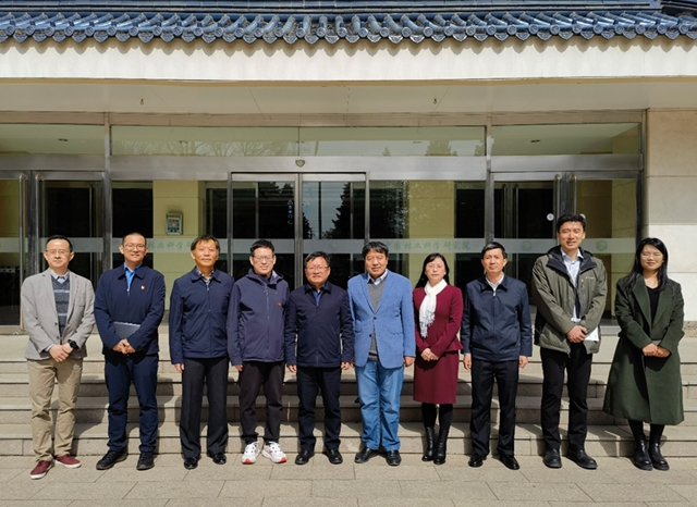 金隅天坛家具与中国林科院木材工业研究所开展合作交流