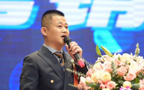 蜕变提升！石达仿石漆创始人许金买：自己强大了才不怕敌人牵挂