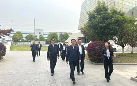 广西来宾市市长廖和明一行莅临书香门地集团调研考察