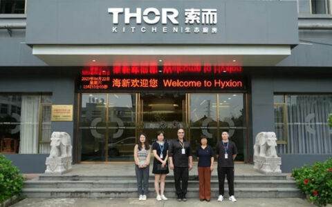 《功夫熊猫》主创伊戈尔·洛德罗莅临THOR索而参观交流！