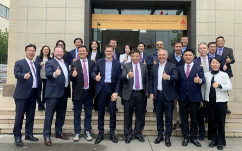 西卡集团首席执行官Thomas Hasler一行参访铃鹿中国生产研发基地及美瓷胶工厂！
