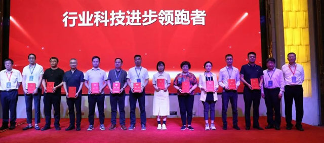 中南建材荣获“行业科技进步领跑者”荣誉称号