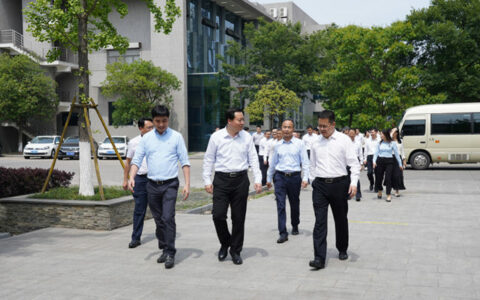 广安市党政代表团来世友地板考察