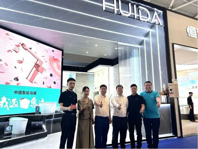 惠达卫浴亮相深圳时尚家居设计周SMART智家展
