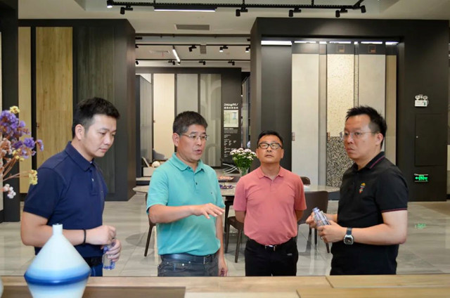 马来西亚工程采购方到访道格拉斯考察交流