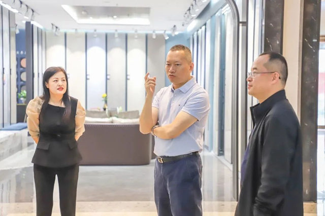 马可波罗控股总裁谢悦增到新疆市场一线走访调研