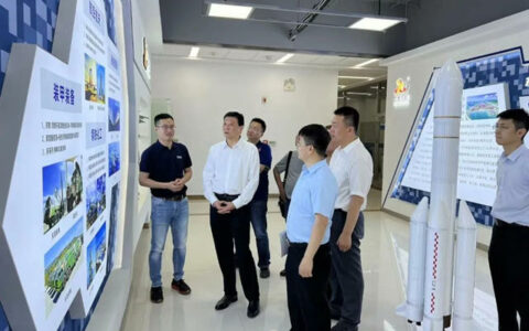 中涂协会长刘普军先生一行莅临双虎涂料参观指导