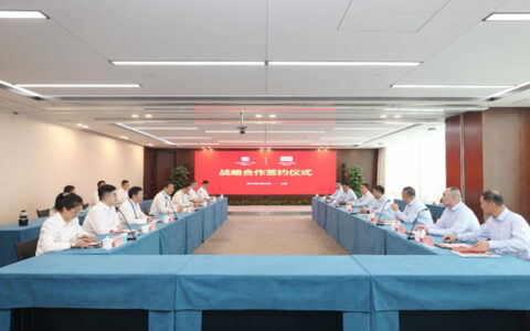 中联水泥与中建八局签署战略合作协议