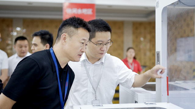 皇派门窗董事长朱福庆一行来访好博窗控集团