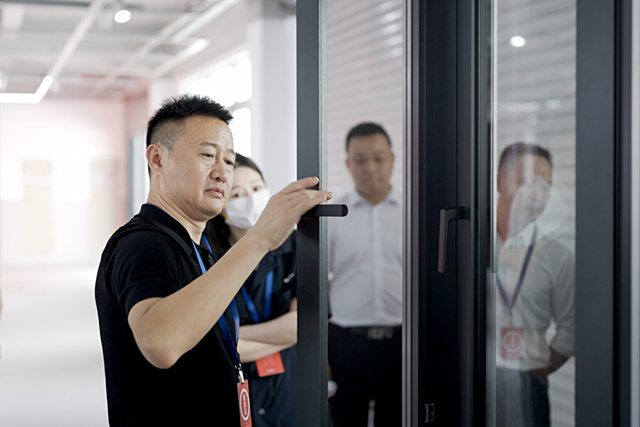 皇派门窗董事长朱福庆一行来访好博窗控集团