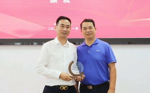 上臣地板荣获“中国地板行业研发创新先进单位”