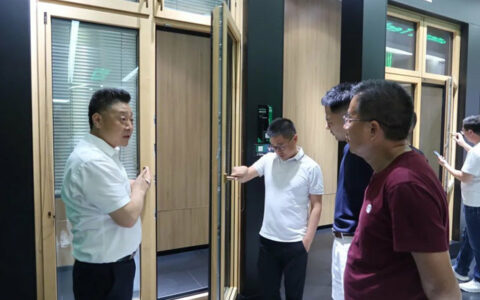 著名经济学家马光远莅临米兰之窗总部参观调研