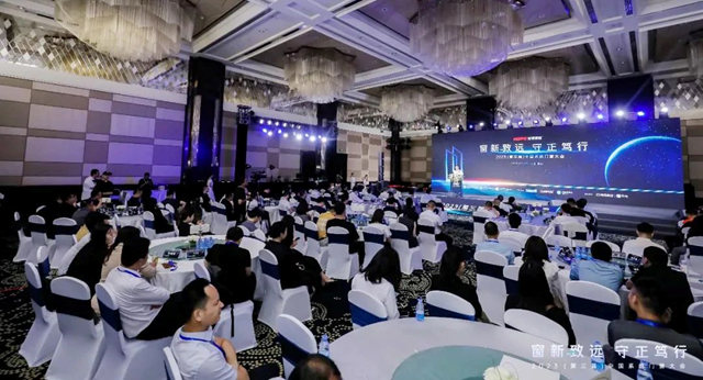 欧福莱门窗荣获"2023中国系统门窗大会" 双项大奖 !