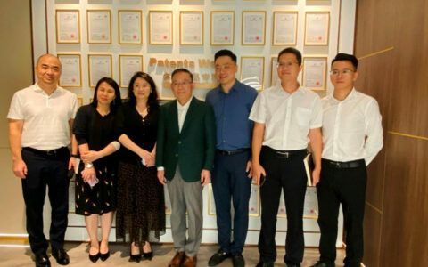 深圳市委宣传部二级巡视员韩望喜同志率队到访睿同控股走访调研
